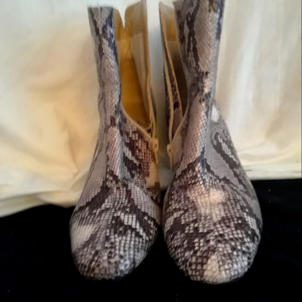 Chinese laundry mob core look  ankle boots 7.5 New gorgeous